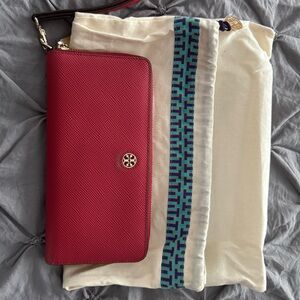 Authentic Red Tory Burch Clutch / Wallet